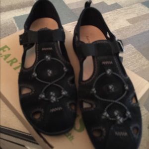 Earth Origins Blk size 9 slip on suede/mesh